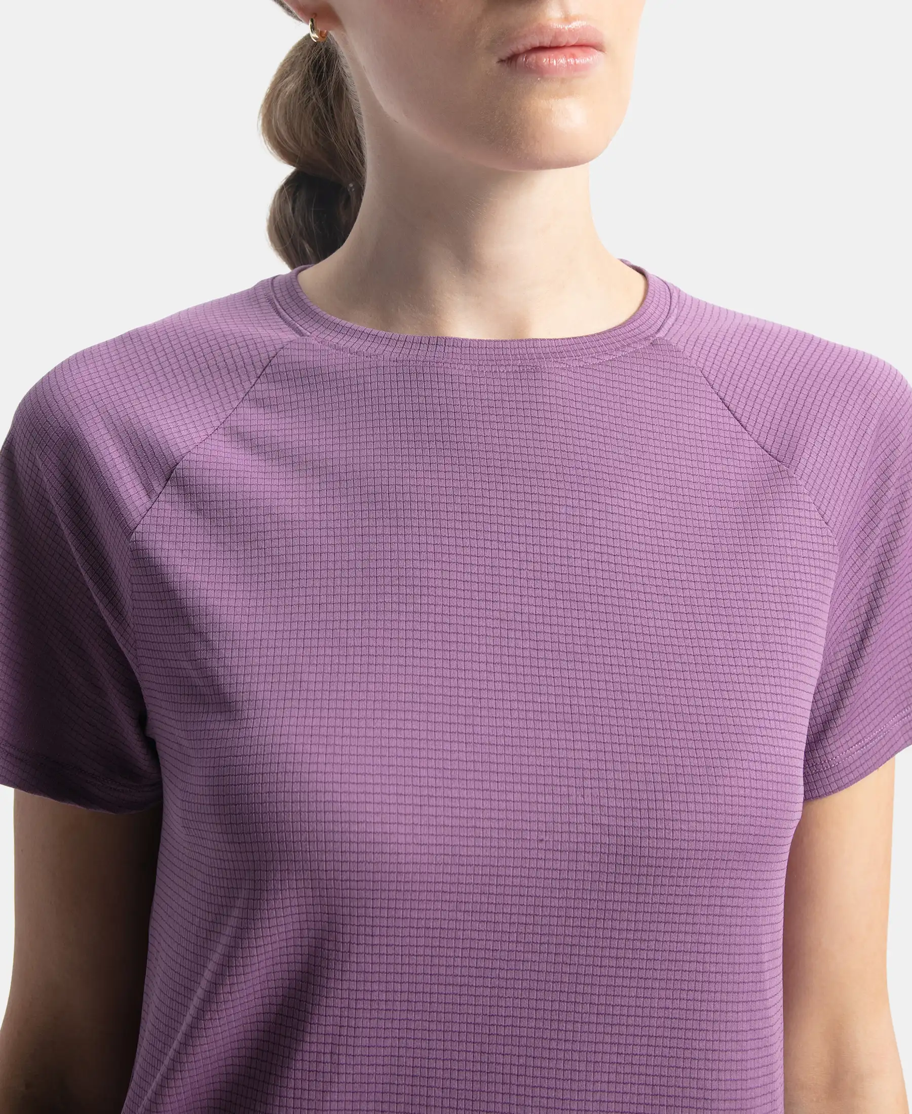 Microfiber Fabric Relaxed Fit Half Sleeve Breathable Mesh T-Shirt - Chinese Violet - Image 7