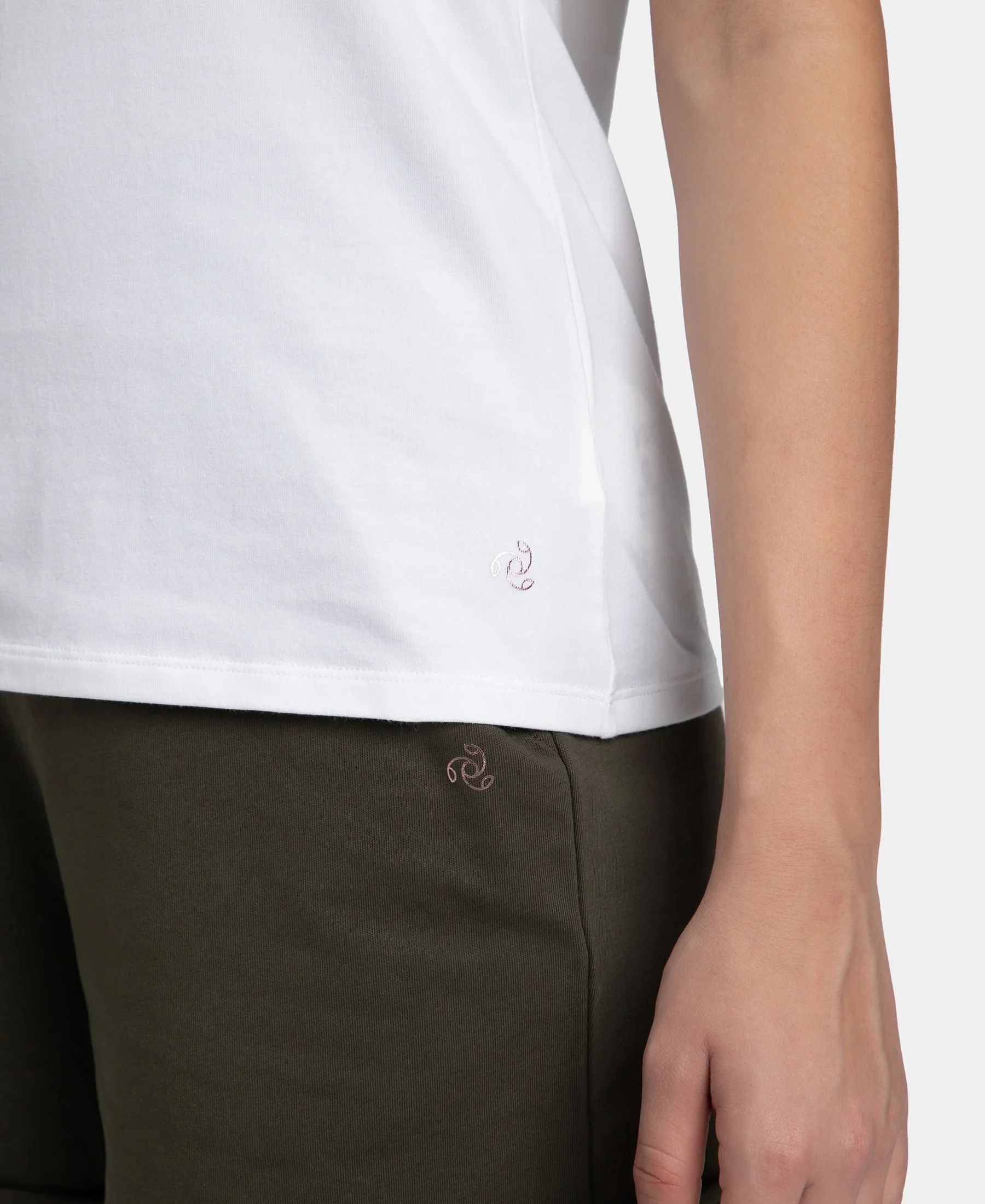Super Combed Cotton Elastane Stretch Regular Fit Solid V Neck Half Sleeve T-Shirt - White - Image 7